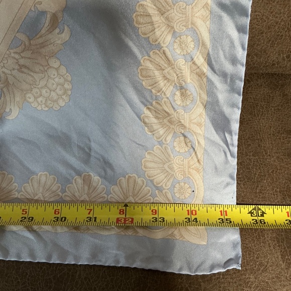 Versace silk scarf - Picture 5 of 8